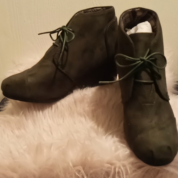 NEW!!FOREVER LINK FAUX SUEDE WEDGE BOOTIES SZ 8 1/2 FOREST GREEN - Picture 2 of 10